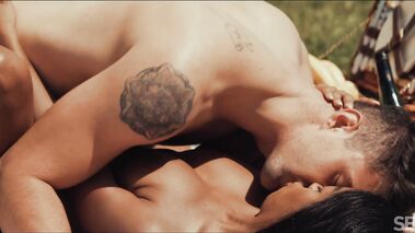 Picnic sex in a sunny park