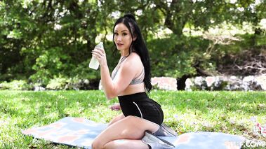 Big Butt Workout In The Park