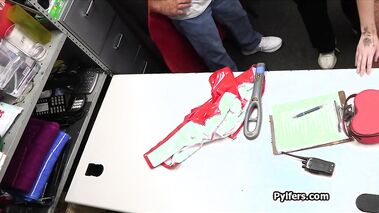 Extra curvy female mall cop in a threeway with pilfers