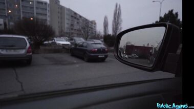 Student pizza delivery girl gets her jeans ripped