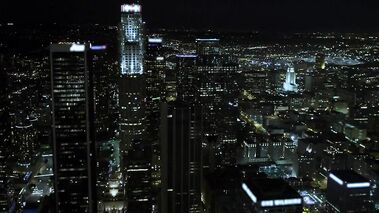 Tanned Hottie Sucks Cock Like Popsicle