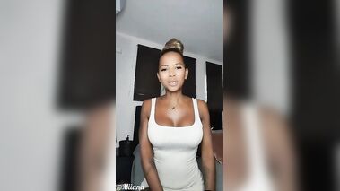 Miiana baise un PUCEAU pour un defi