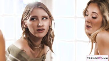 Lesbian babe having threesome with bffs