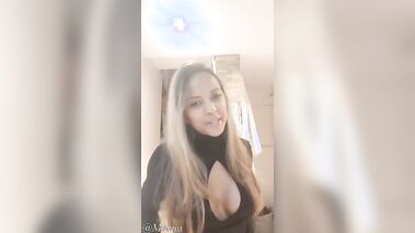 Miiana se fait baiser par son amant devant son mec dans un Trio