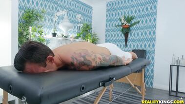 Jade Kush Natural Round Boobs Massage