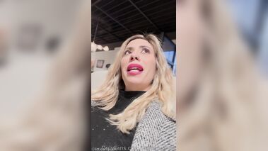 Dans un Magasin et dans mon cul